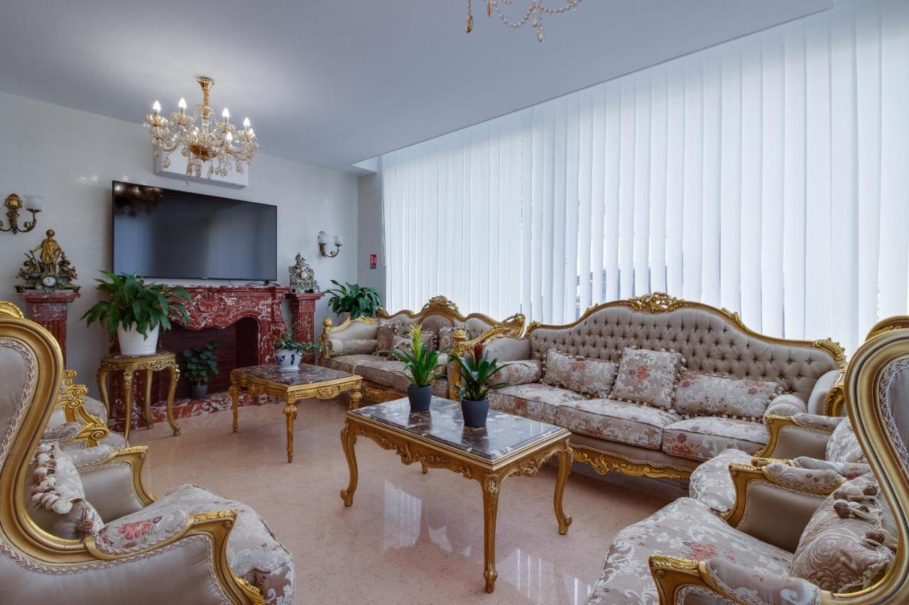 Royal Paris Hotel